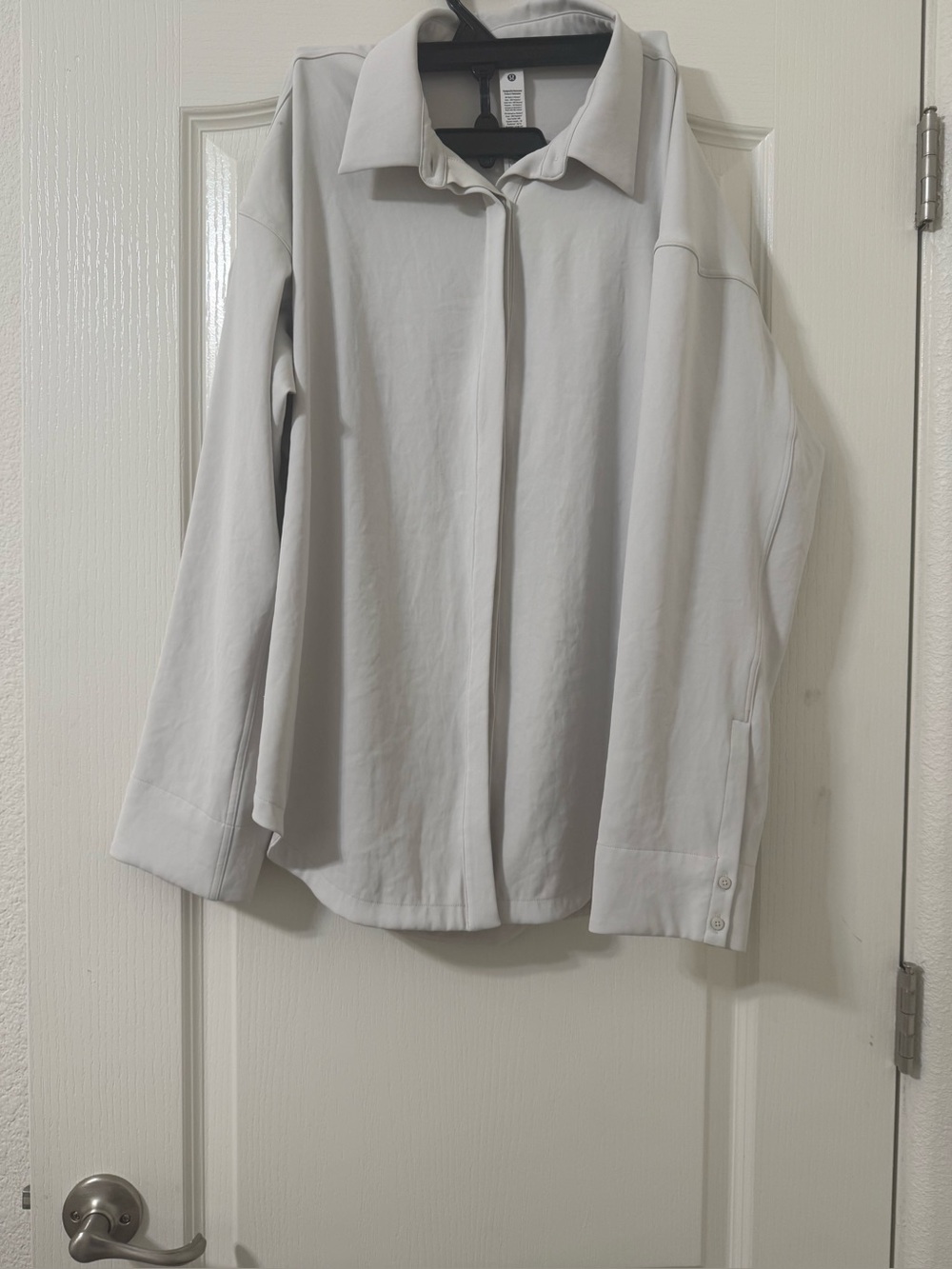 Lululemon Women's button up 100% polyester creme Size 8
